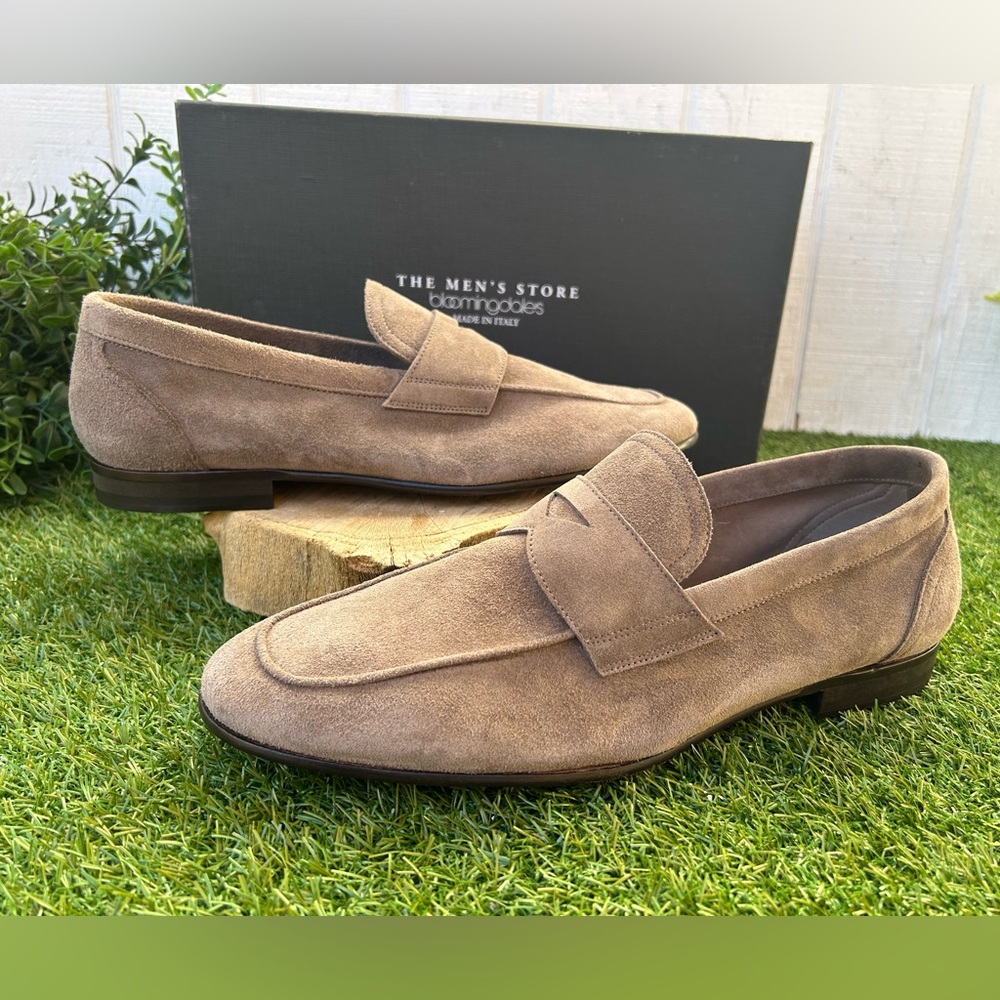 Bloomingdale’s men penny loafers grey suede size 10 
MADE IN ITALY NEW with box
